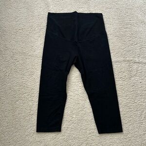 Old Navy Cropped Maternity Leggings